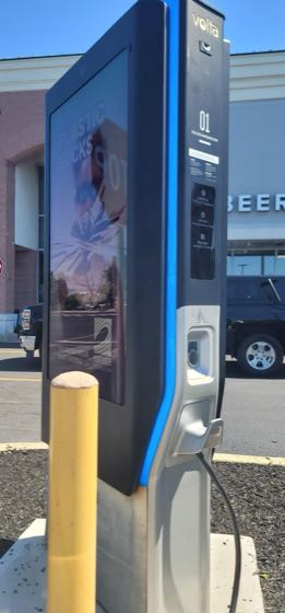 EV charger at GIANT Bensalem