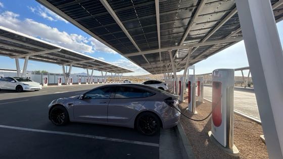EV charger at The Outlets at Barstow (2)