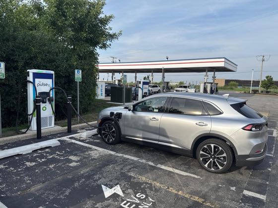 EV charger at Thorntons York Road, Elk Grove Village, IL